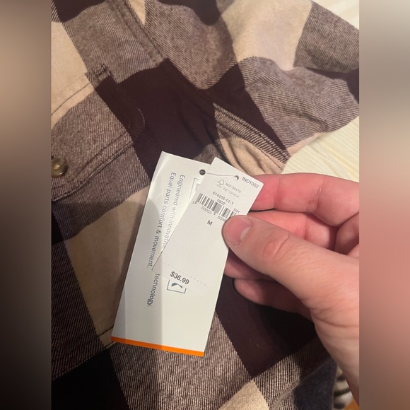 NEW WITH TAG | Men’s Old Navy Long Sleeve Flannel - Maroon & Cream - Picture 3 of 4